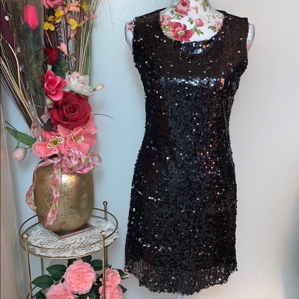 Elegant black sequined dress 🌹